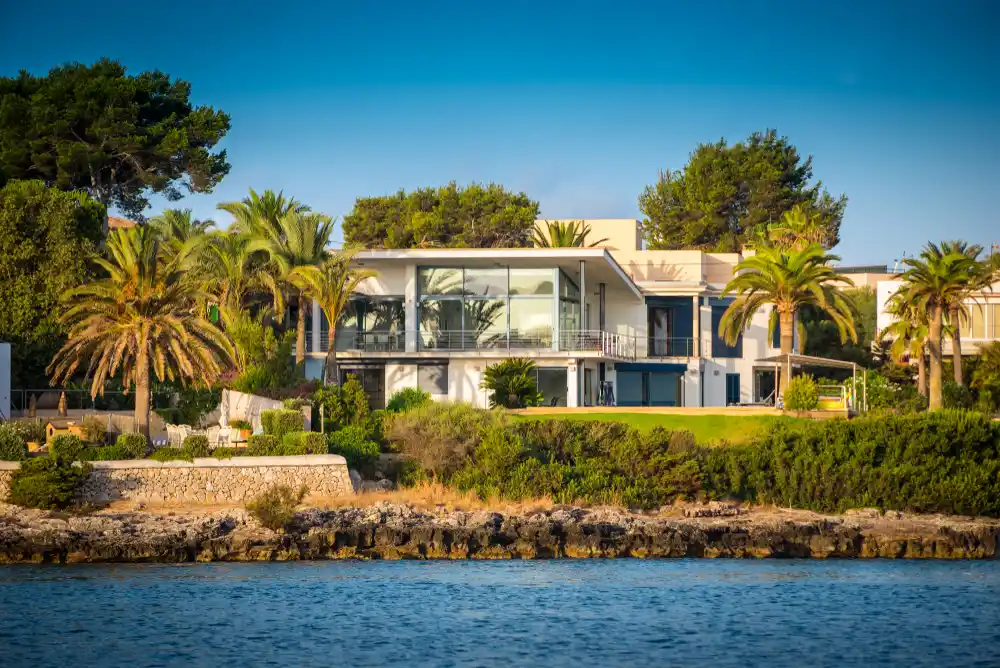 CasaNova_Immobilienmarkt_Artikel Hause Bild direkt am Meer