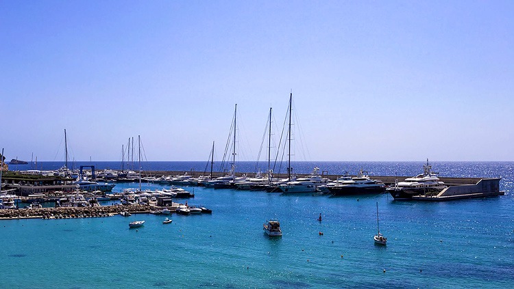 Your new home: marinas, golf courses and top restaurants await you!