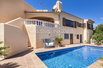 Semi-detached villa with guest apartment and pool