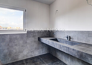 Ref. 2351245 | Baños elegantes con equipamiento noble