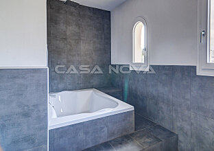 Ref. 2351245 | Great bathroom with jacuzzi 