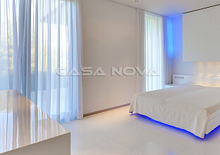 Ref. 2611410 | Elegante dormitorio con mucha luz natural