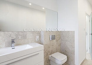 Ref. 2302144 | Elegant bathroom with modern fittings