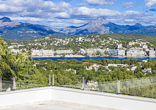 Ref. 2302144 | Moderne Villa mit Pool und Meerblick