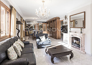 Ref. 2502190 | Komfortables Wohnzimmer mit offenem Kamin 