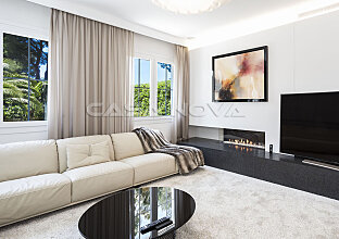Ref. 2402359 | Luxurious living room with high tech fireplace