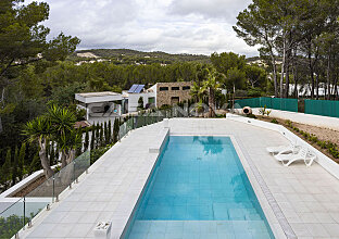 Ref. 2402672 | Schöner Außenbereich mit Pool und Sonnenterrasse