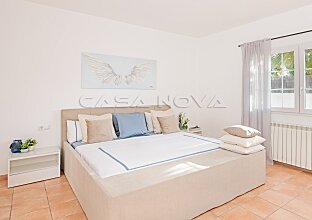 Ref. 2302679 | Large double bedroom with terracotta tiles