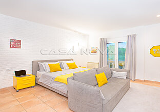 Ref. 2302679 | Bright double bedroom with chillout area
