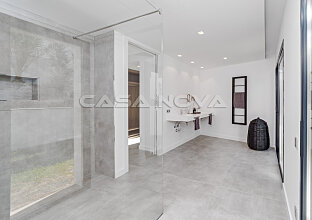 Ref. 2402254 | Main bathroom with modern equipment