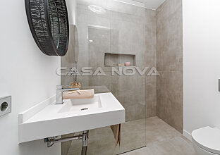 Ref. 2402254 | Bathroom with modern Armatours