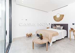 Ref. 2402254 | Second bedroom with built-in closets