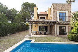 Villa Mediterránea en primera línea del campo de golf