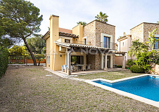 Ref. 2302718 | Villa mediterránea con piscina en 1. línea del campo de golf