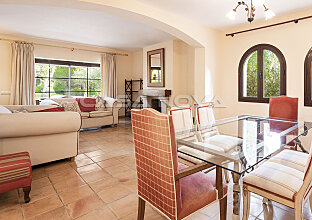 Ref. 2302718 | Villa mediterránea con piscina en 1. línea del campo de golf