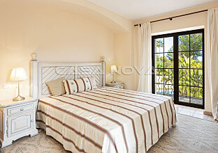 Ref. 2302718 | Villa mediterránea con piscina en 1. línea del campo de golf