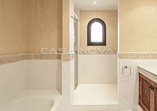 Ref. 2302718 | Villa mediterránea con piscina en 1. línea del campo de golf