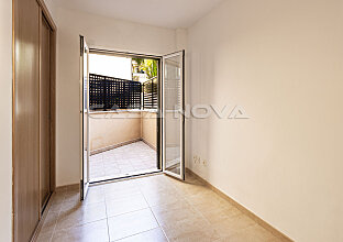 Ref. 1302744 | Dormitorio con armarios empotrados y acceso a la terraza 