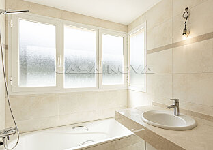 Ref. 1302744 | Gran cuarto de baño con bañera 