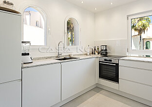 Ref. 1102773 | Modern fitted kitchen with electrical appliances