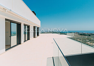 Top penthouse with 180 degree panoramic sea view