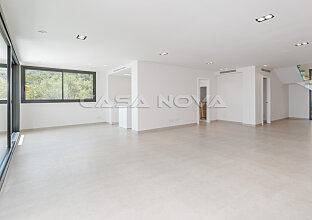 Ref. 1402785 | Spacious living / dining room with adjoining fitted kitchen
