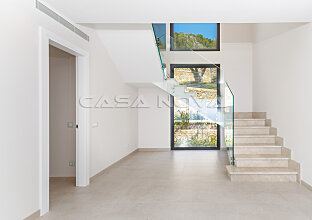 Ref. 1402785 | Geräumiger Eingangsbereich mit moderner Treppe