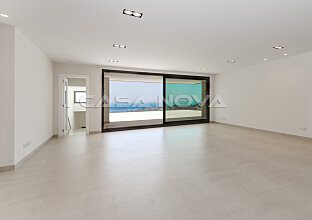 Ref. 1402784 | Spacious living area with access to the terrace