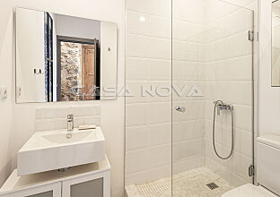 Ref. 2402800 | Modern bathroom with shower