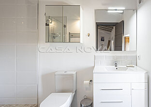 Ref. 2402800 | Baño renovado con acentos rústicos