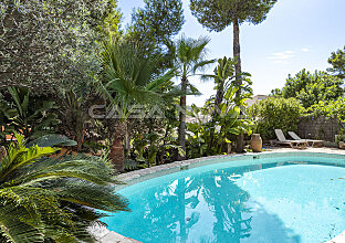Ref. 2302835 | Gran piscina privada con jardín mediterráneo
