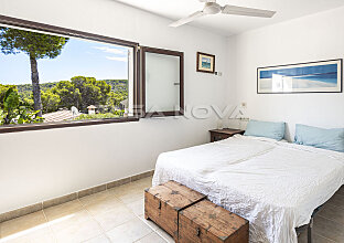 Ref. 2302835 | Bright bedroom with view into the green zone
