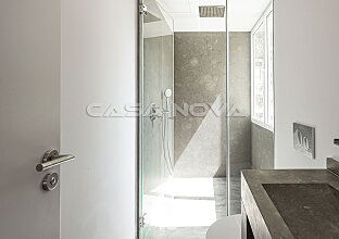 Ref. 1302838 | Un baño moderno con equipamiento de alta calidad