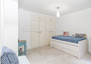 Ref. 1202859 | Bright bedroom with built- in closet