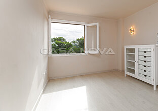 Ref. 1302862 | Modern bedroom with window