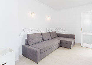 Ref. 1302862 | Second bedroom with light furniture