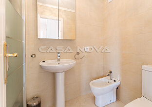 Ref. 1302862 | Chic bathroom with Mediterranean flair