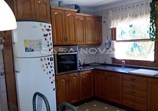 Ref. 2502878 | Cocina de madera equipada con electrodomésticos