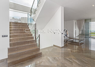 Ref. 2401801 | Eleganter und lichtdurchfluteter Treppenaufgang der Mallorca Villa