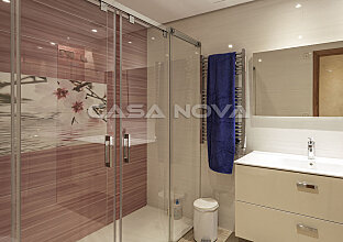 Ref. 2502953 | Baño moderno con ducha de cristal noble