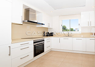 Ref. 2203023 | Modern fitted kitchen with electrical appliances
