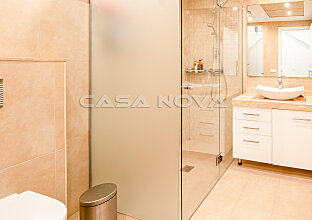 Ref. 2203023 | Freundliches Badezimmer mit grosser Dusche