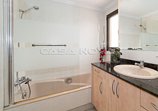 Ref. 2403045 | Grosszügiges Bad mit Badewanne