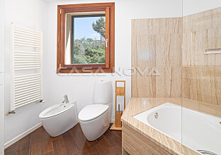 Ref. 2503051 | Modernes Badezimmer mit Badewanne