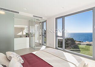 Ref. 2302253 | Villa de nueva construcción con vistas al mar en 1a línea de mar