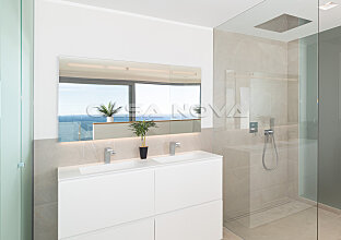 Ref. 2302253 | Villa de nueva construcción con vistas al mar en 1a línea de mar