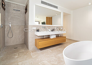 Ref. 2603208 | Stylish bathroom in the sleeping area