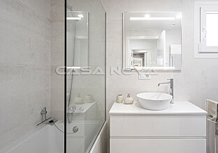Ref. 2503235 | Modernes Badezimmer mit Badewanne 