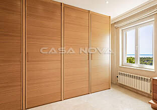 Ref. 2303247 | Spacious dressing room with built-in wardrobes