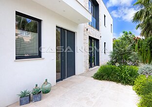Ref. 2503246 | Charmanter Eingangsbereich mit schöner Bepflanzung
